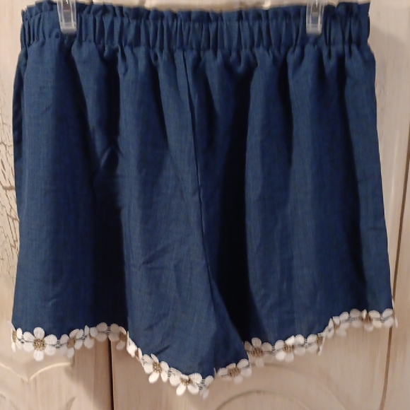 Floral Detailed Blue Shorts - Picture 5 of 8